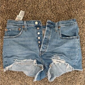 New Levi shorts size 31